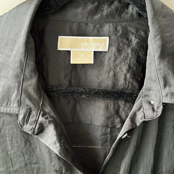 Michael Kors black satiny button down women’s size 1X shirt. Silver butt… - Picture 3 of 6